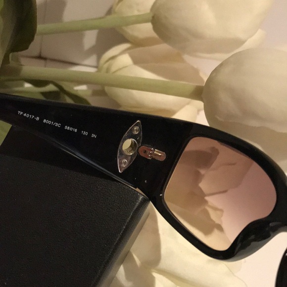 🥳SOLD🥳 TIFFANY & CO. | Black Sunglasses - Picture 6 of 8